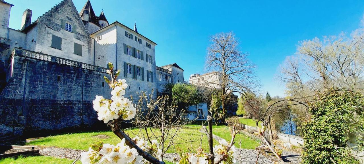 Chateau Des Senechaux, Bourdeilles Exterior foto