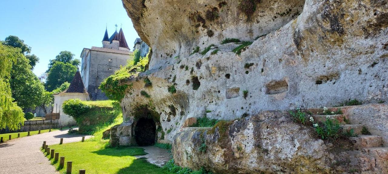 Chateau Des Senechaux, Bourdeilles Exterior foto