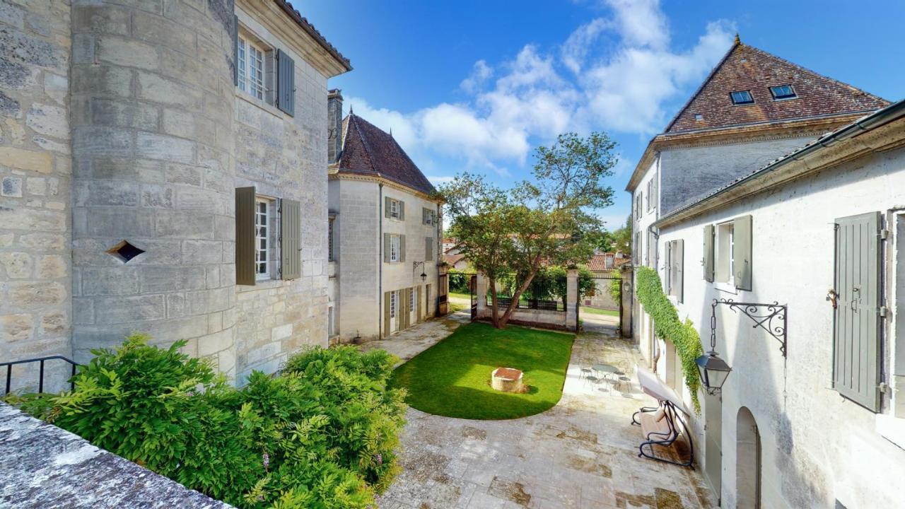 Chateau Des Senechaux, Bourdeilles Exterior foto