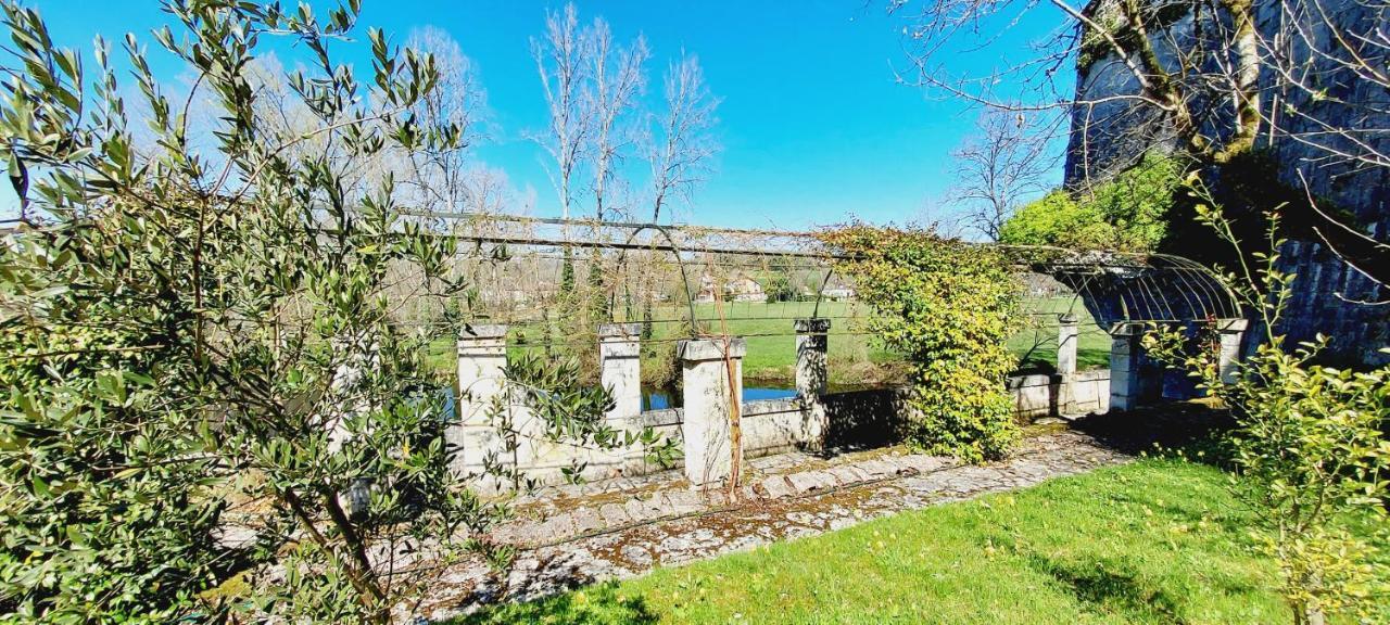 Chateau Des Senechaux, Bourdeilles Exterior foto