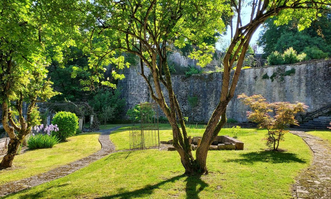 Chateau Des Senechaux, Bourdeilles Exterior foto