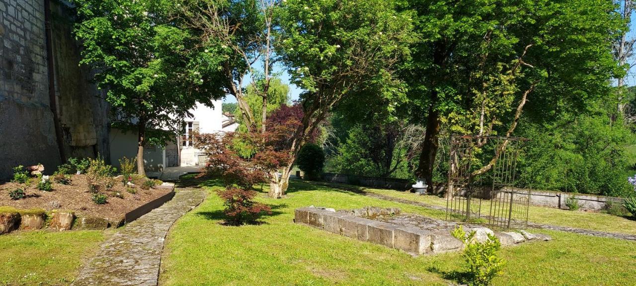 Chateau Des Senechaux, Bourdeilles Exterior foto
