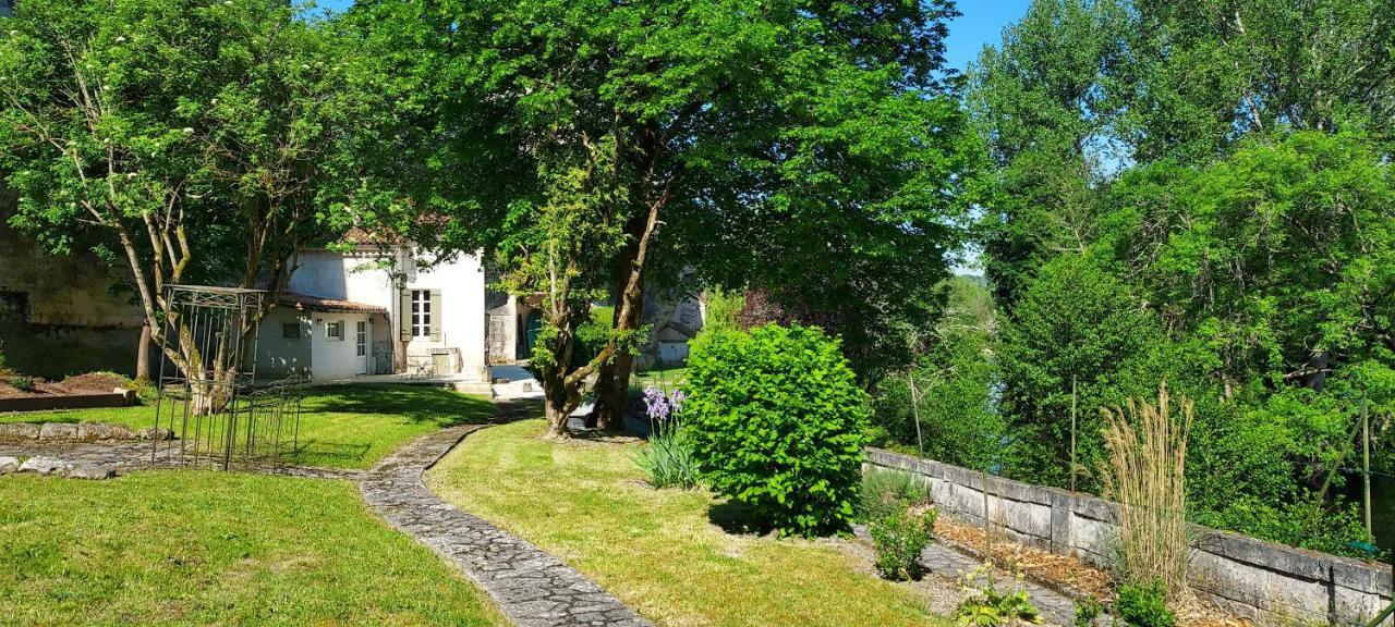 Chateau Des Senechaux, Bourdeilles Exterior foto